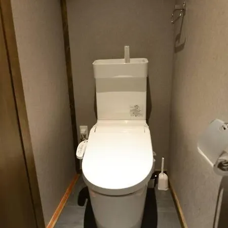 Jr京都駅徒歩10分。お風呂が素敵な貸切京町家。6人まで最適。 Exterior photo