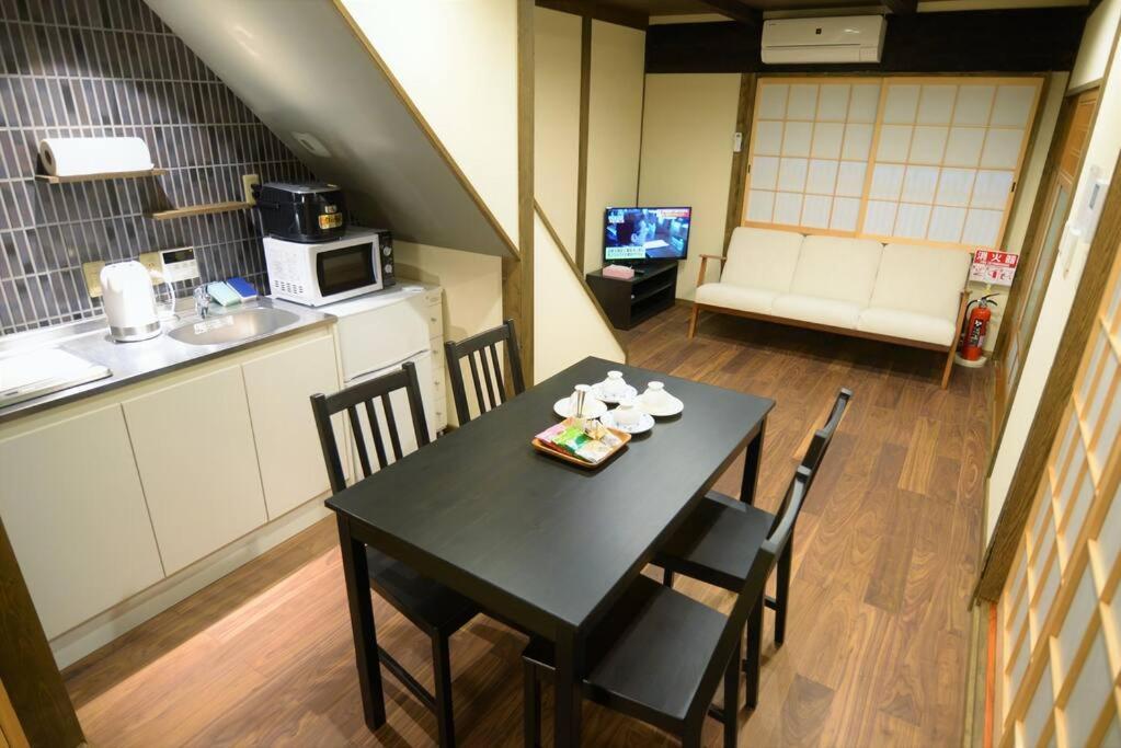 Jr京都駅徒歩10分。お風呂が素敵な貸切京町家。6人まで最適。 Villa Kyoto